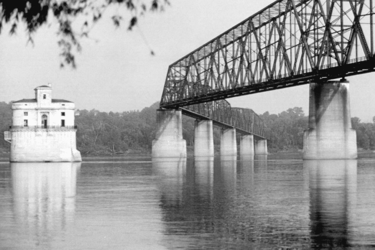 Chain of Rocks Bridge